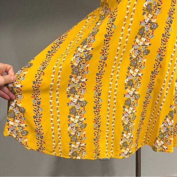 Old Navy fit and flare skater style floral mini dress with straps size S P - Picture 5 of 14